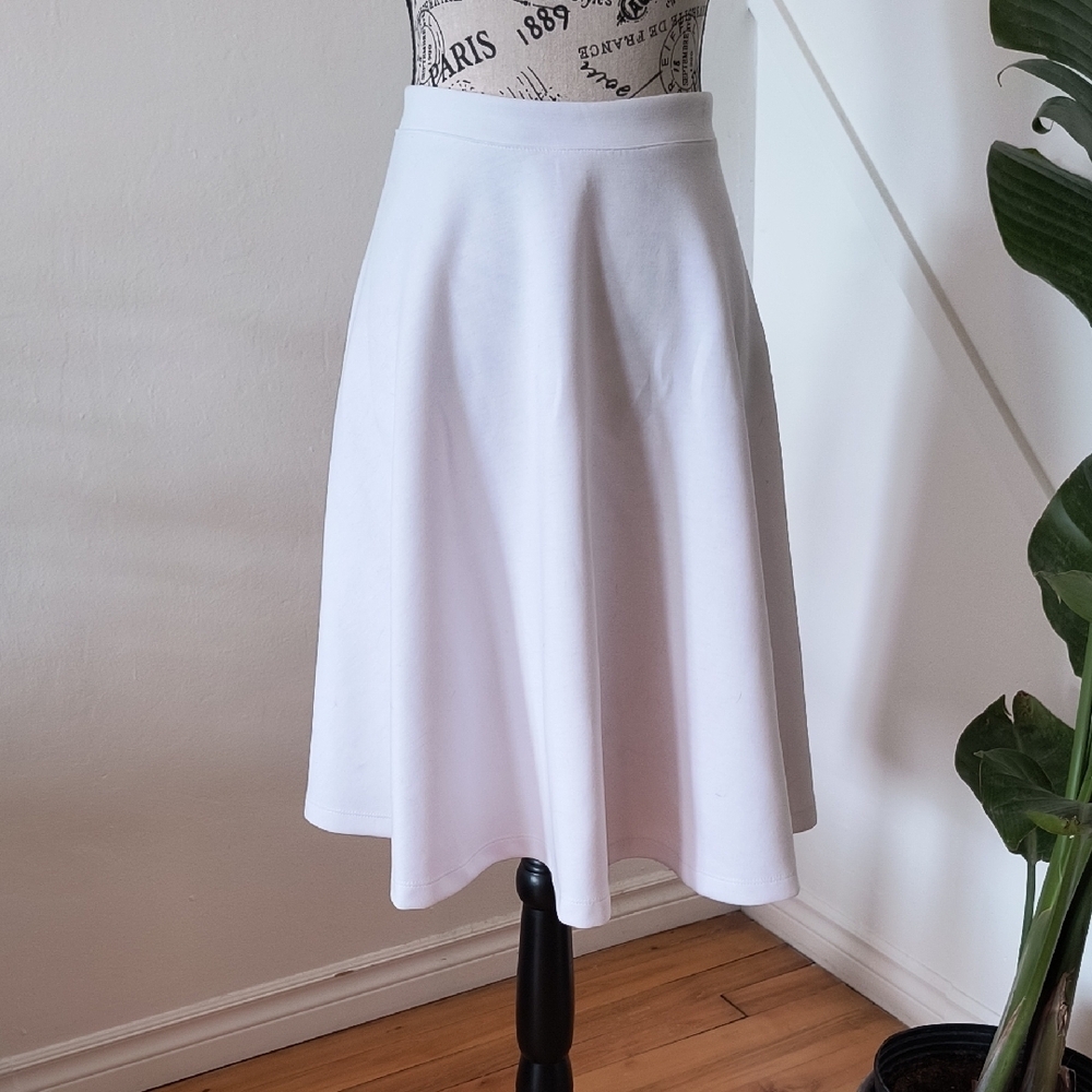 White Women's Midi Skirt. A Line. 3 XL. Great Condition.